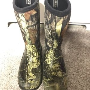 Youth Bogs Boots- Camo - Size 6